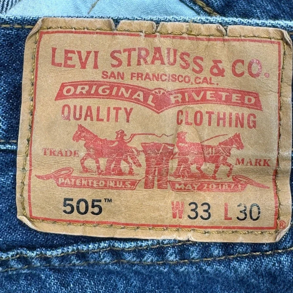 VTG Levis 505 Regular Fit Straight Leg Jeans Men 33x30 Med Wash Distressed Faded